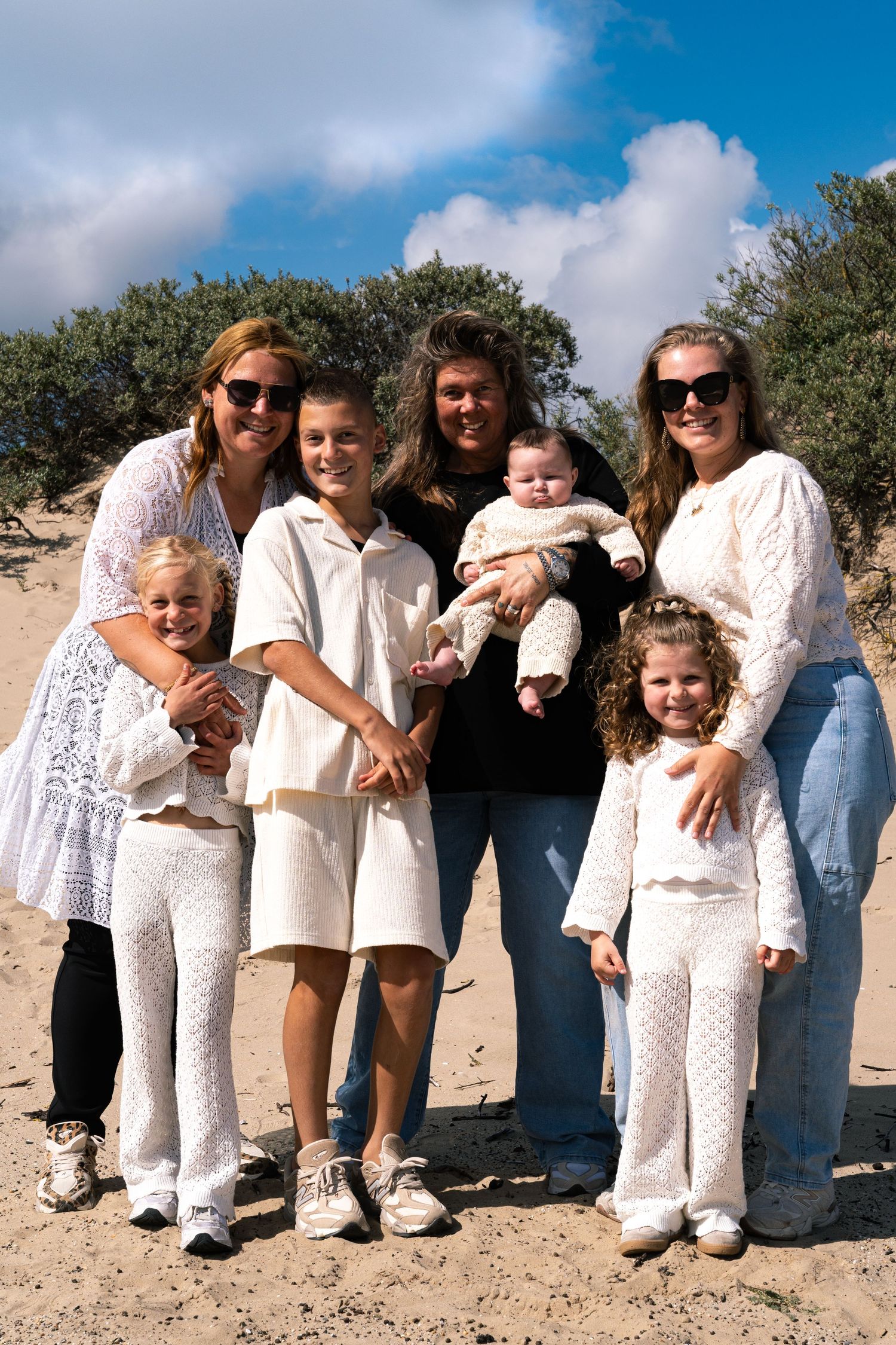 family familie fotoshoot kijkduin duinen delft strand golden hour lifestyle fotograaf caja photography