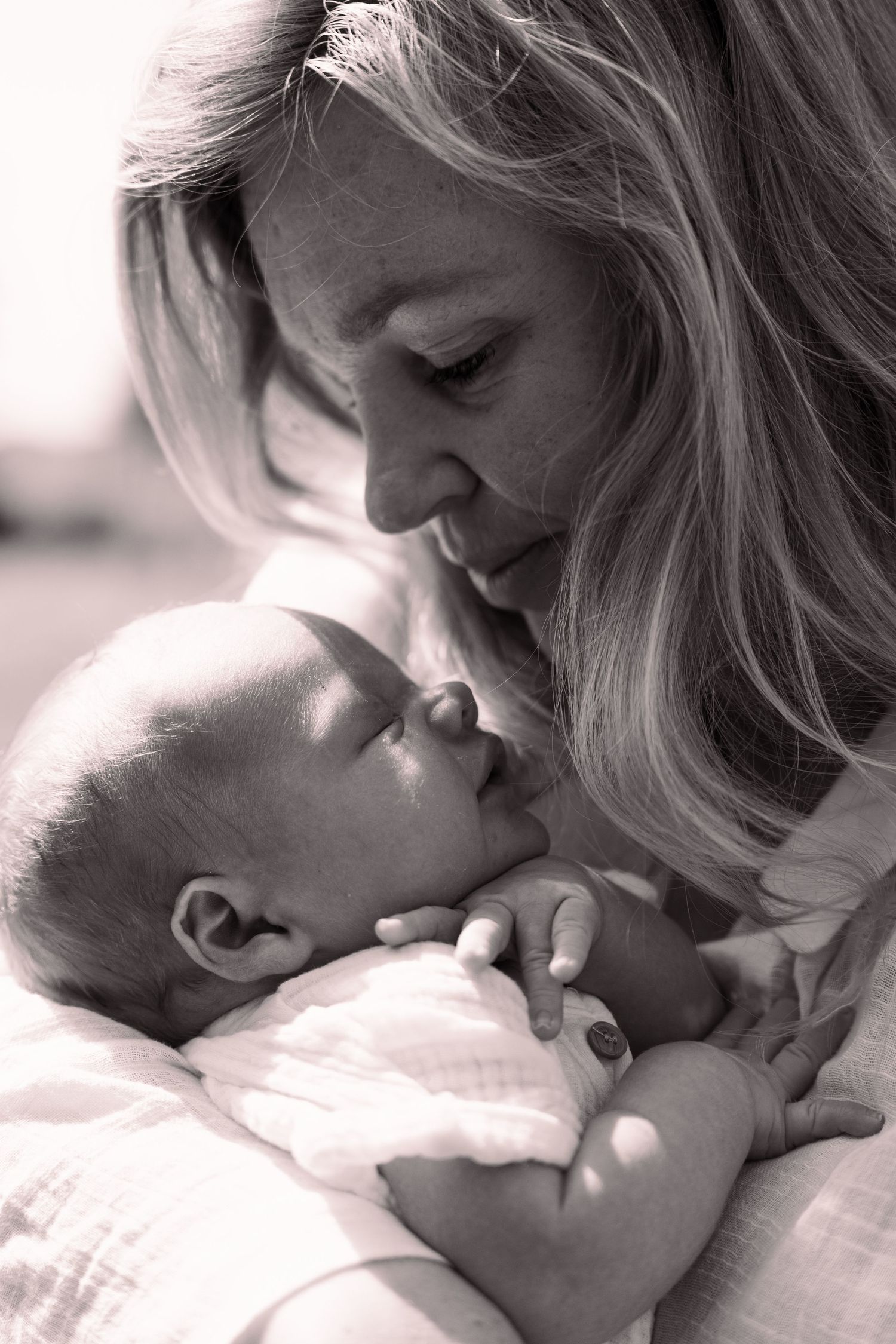 newborn zwangerschap fotoshoot home delft nude breastfeeding borstvoeding lifestyle fotograaf caja photography