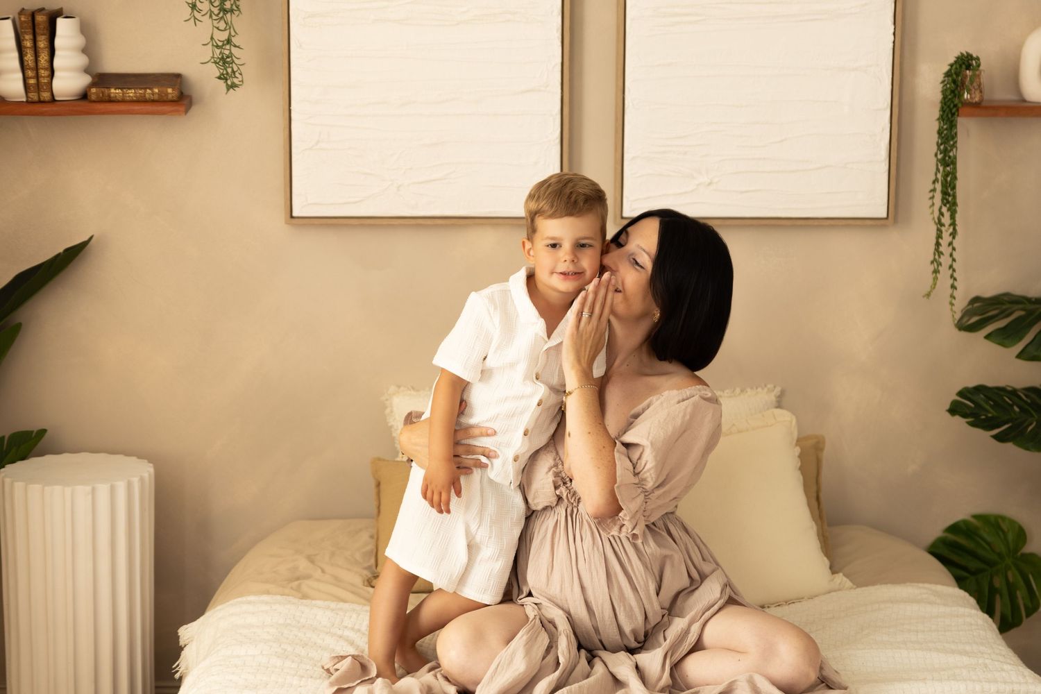 Photo d'une future maman et son aîné