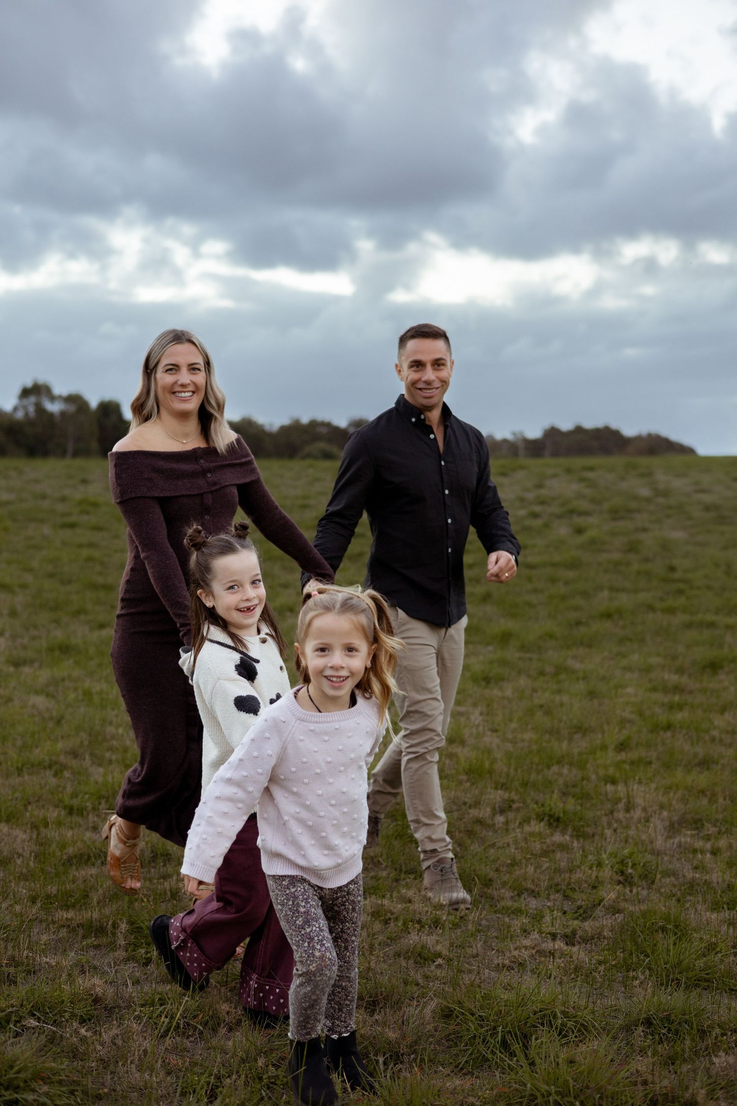 Perth maternity photoshoot
Field maternity photoshoot
Kids playing follow the leader perth
Perry's paddock perth photoshoot