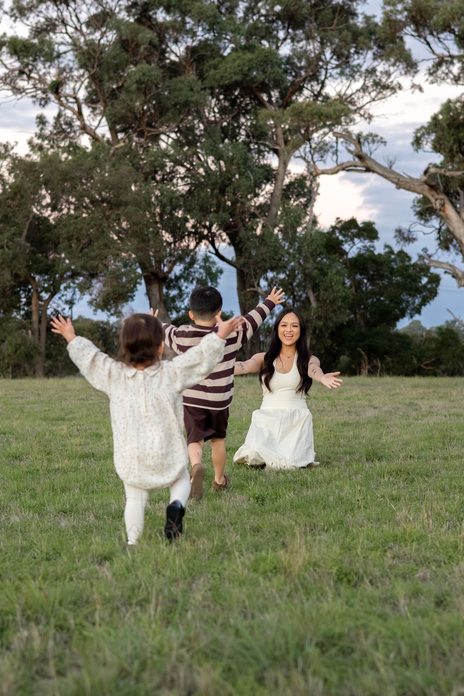Kids running across field to mum
Playful photographer perth
Fun photographer perth