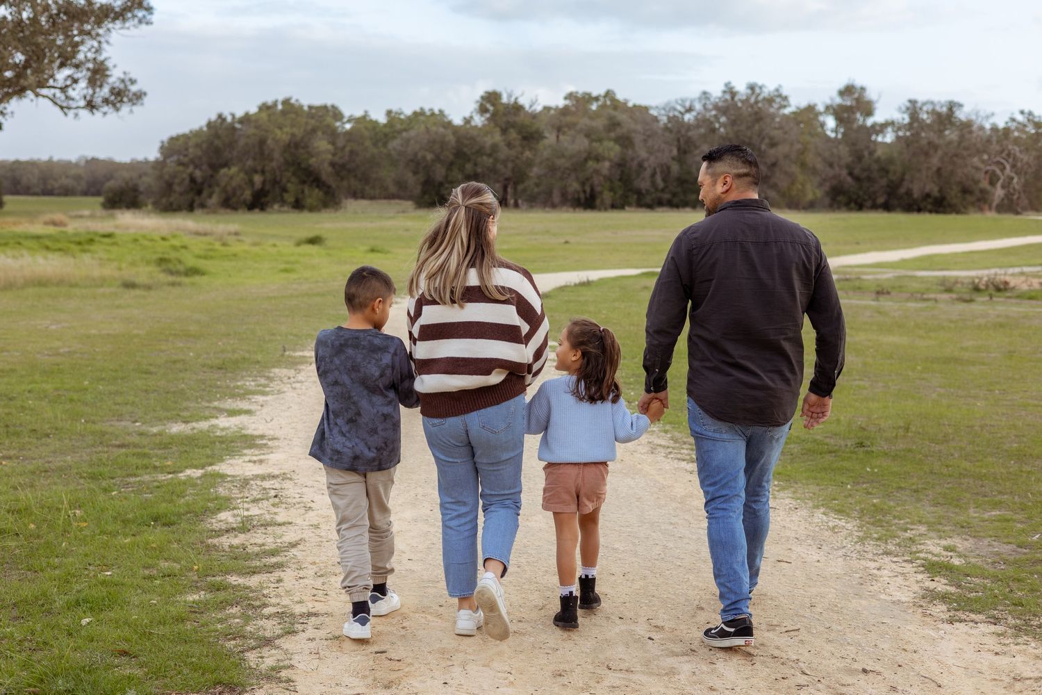 Perth family field photoshoot
Family of four perth
Perry's paddock perth photoshoot