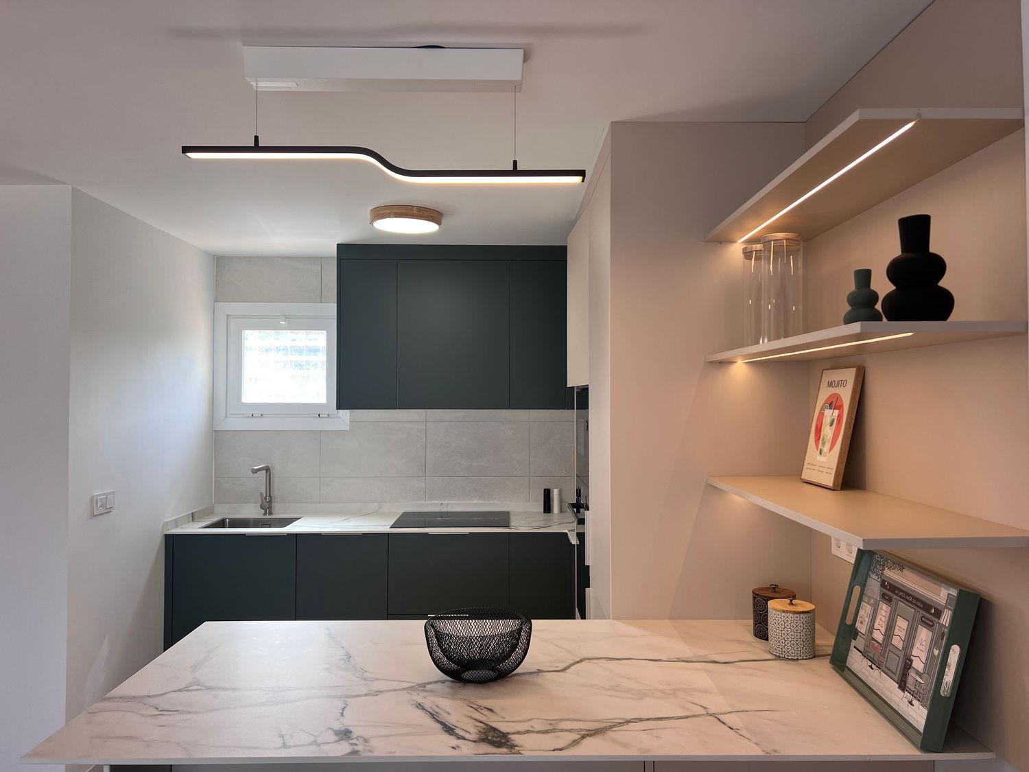 Complete renovation of a studio in Palma Nova. It's a 40 square meter studio, including the terrace with sea views.