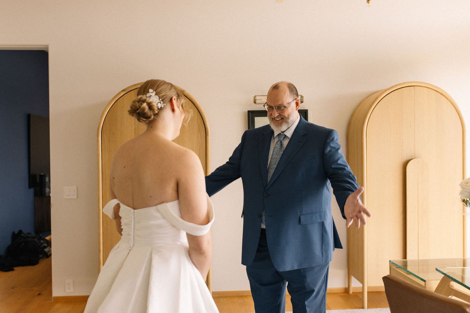 bride and father first look