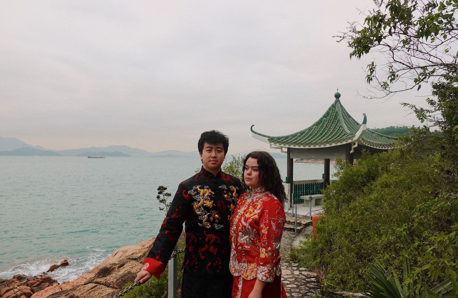 wedding photo in traditional Chinese wedding dress