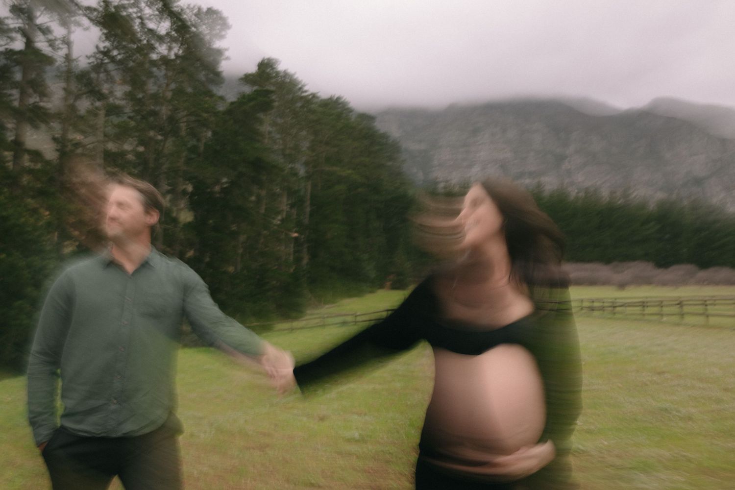 Timeless and editorial pregnancy photography from Cape Town. Refined, elegant imagery that feels as good as it looks STIL_ Wanderlus Kyknet