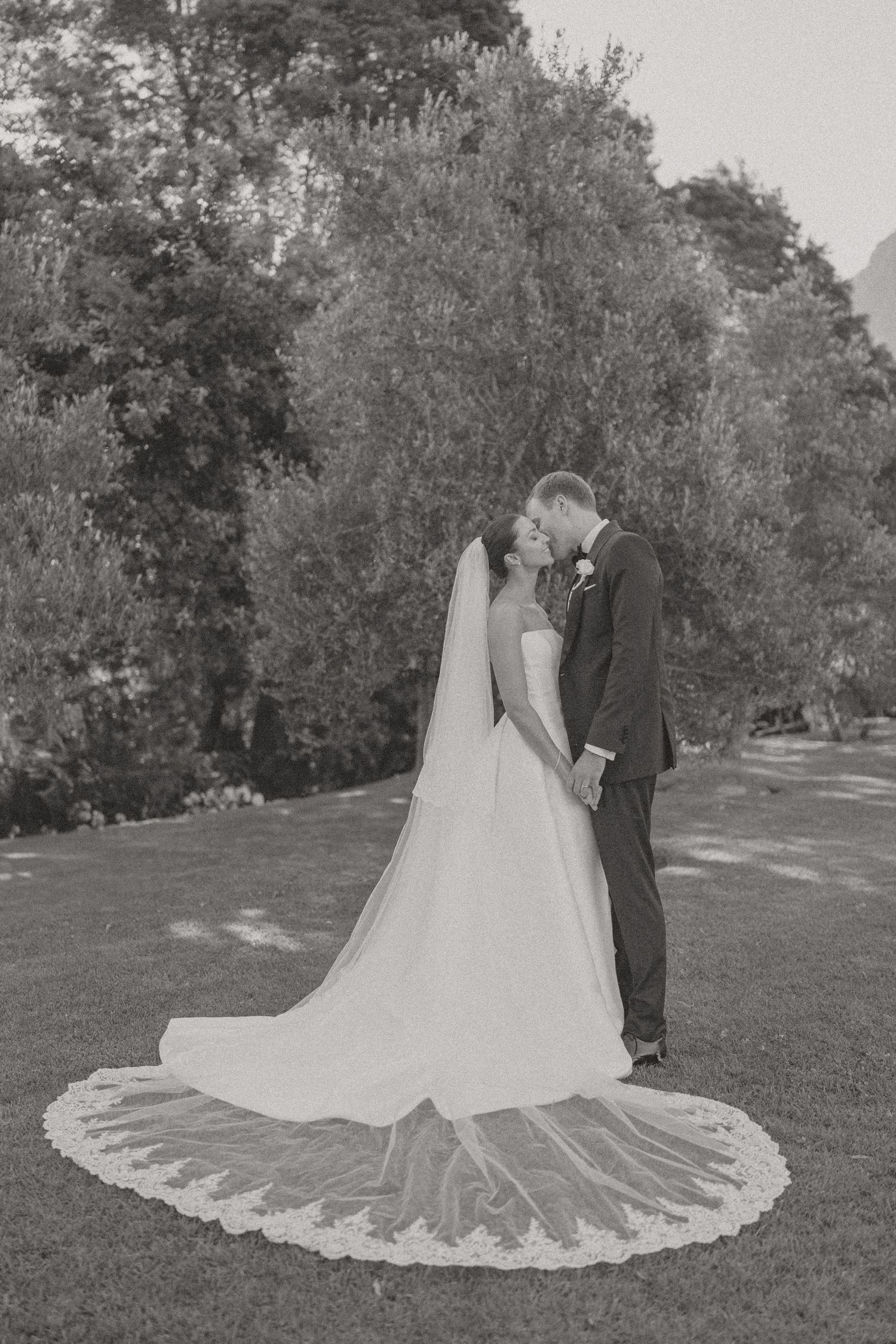 Timeless, sexy, and editorial wedding photography from Cape Town at Johannesdal.1207.masterful planning by Kiona Events with Fleurlecordeur