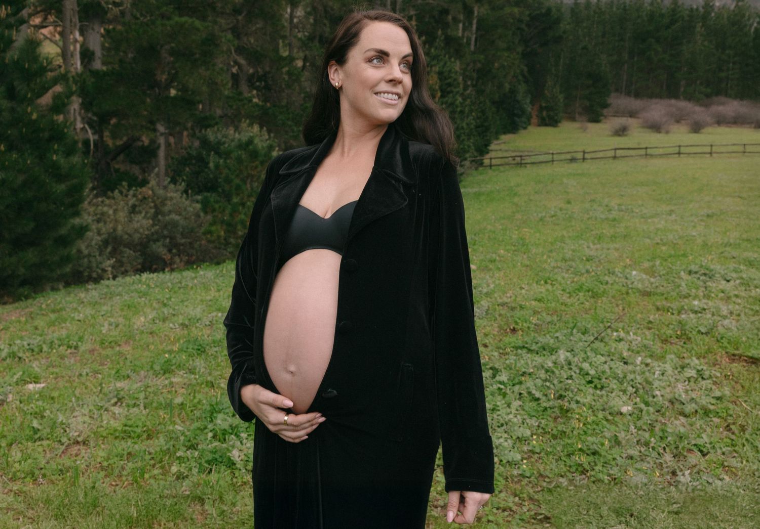 Timeless and editorial pregnancy photography from Cape Town. Refined, elegant imagery that feels as good as it looks STIL_ Wanderlus Kyknet