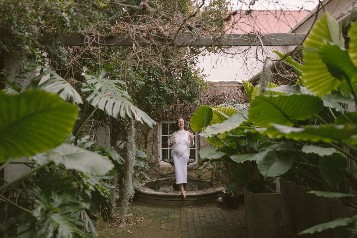 Timeless and editorial pregnancy photography from Cape Town. Refined, elegant imagery that feels as good as it looks STIL_ Wanderlus Kyknet