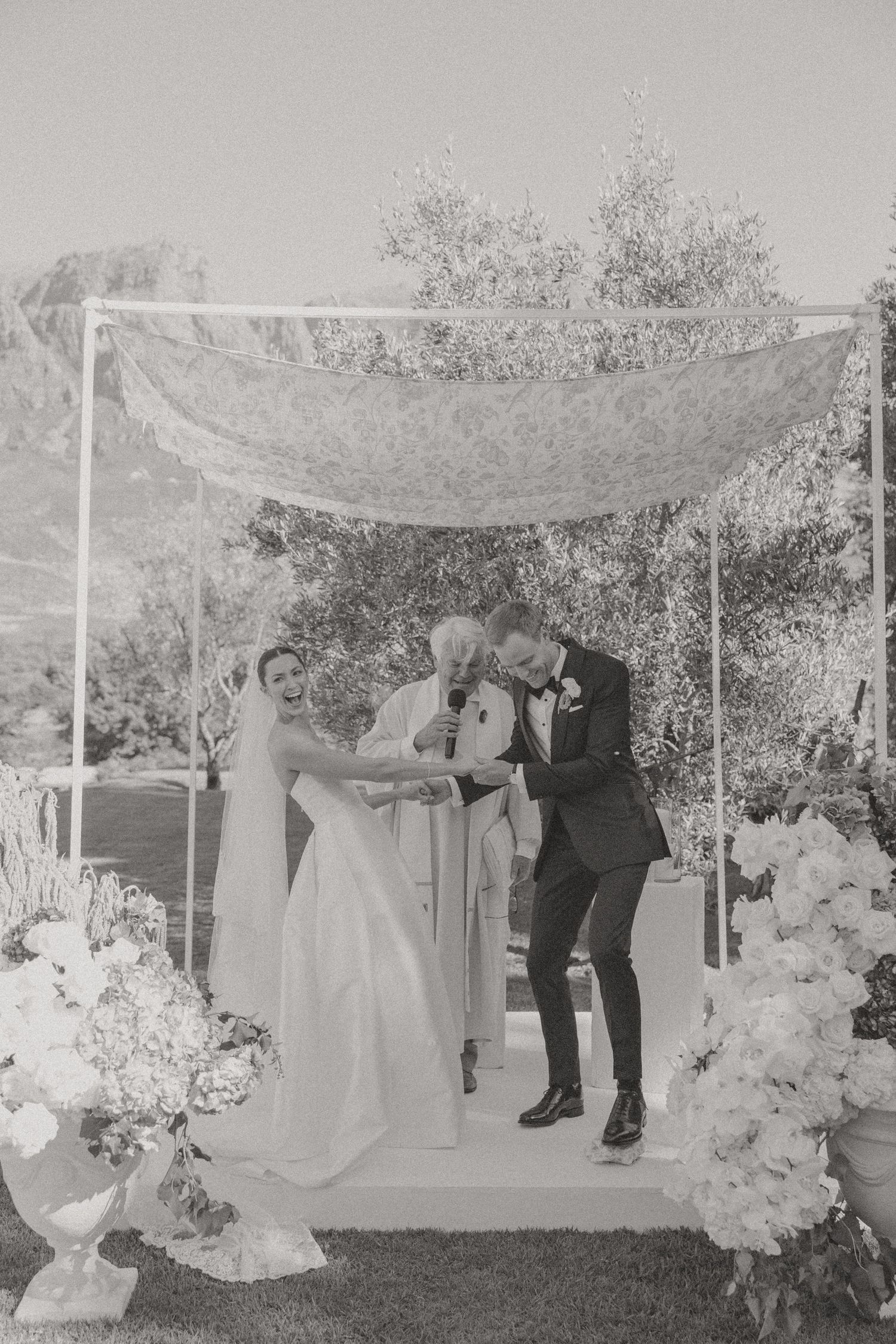 Timeless, sexy, and editorial wedding photography from Cape Town at Johannesdal.1207.masterful planning by Kiona Events with Fleurlecordeur