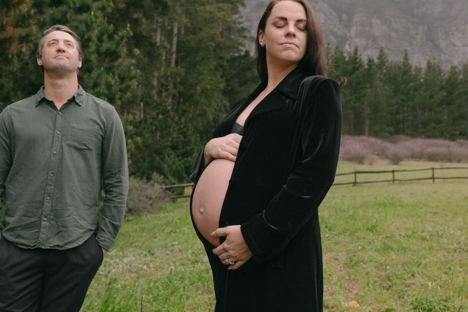 Timeless and editorial pregnancy photography from Cape Town. Refined, elegant imagery that feels as good as it looks STIL_ Wanderlus Kyknet
