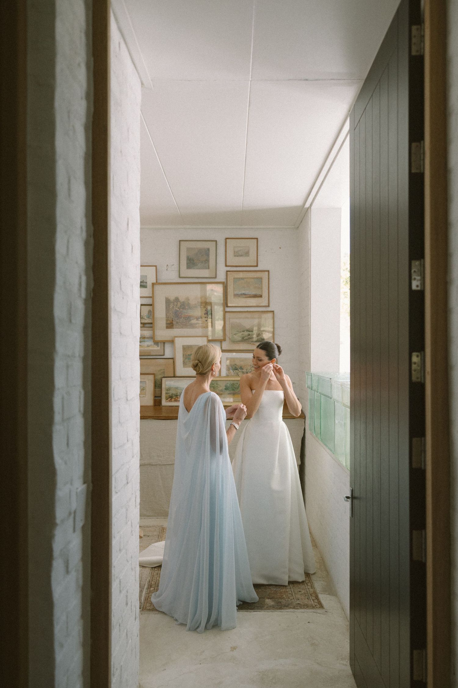 Timeless, sexy, and editorial wedding photography from Cape Town at Johannesdal.1207.masterful planning by Kiona Events with Fleurlecordeur