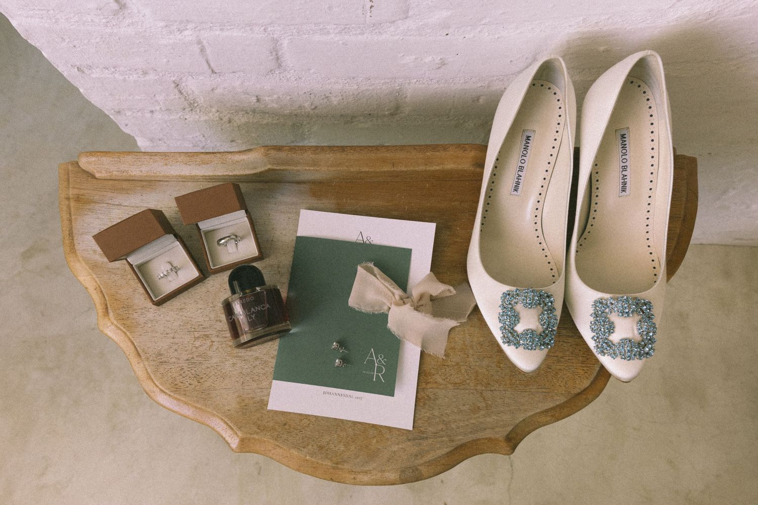 Timeless, sexy, and editorial wedding photography from Cape Town at Johannesdal.1207.masterful planning by Kiona Events with Fleurlecordeur