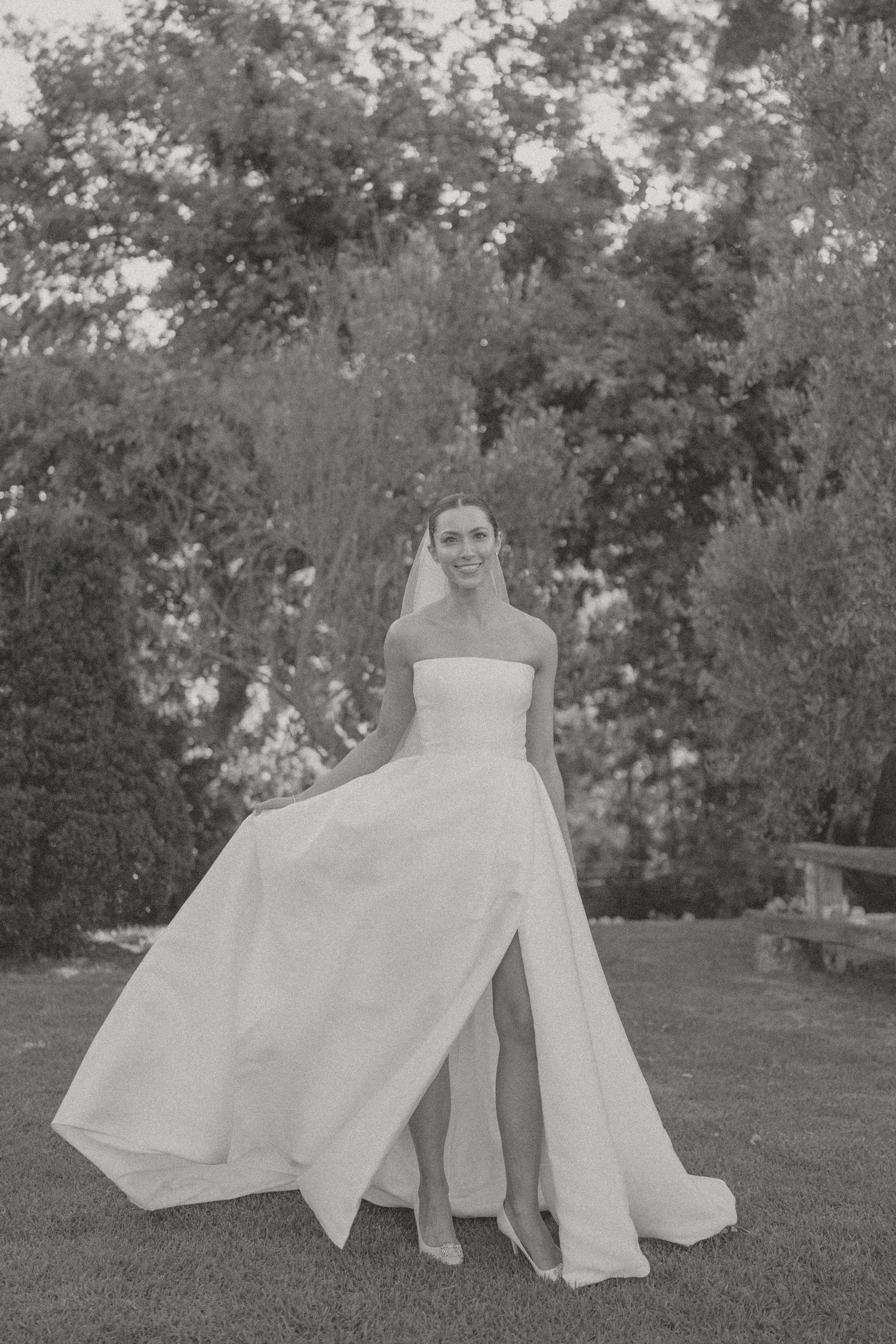 Timeless, sexy, and editorial wedding photography from Cape Town at Johannesdal.1207.masterful planning by Kiona Events with Fleurlecordeur