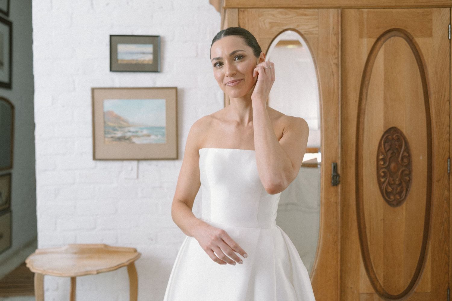 Timeless, sexy, and editorial wedding photography from Cape Town at Johannesdal.1207.masterful planning by Kiona Events with Fleurlecordeur