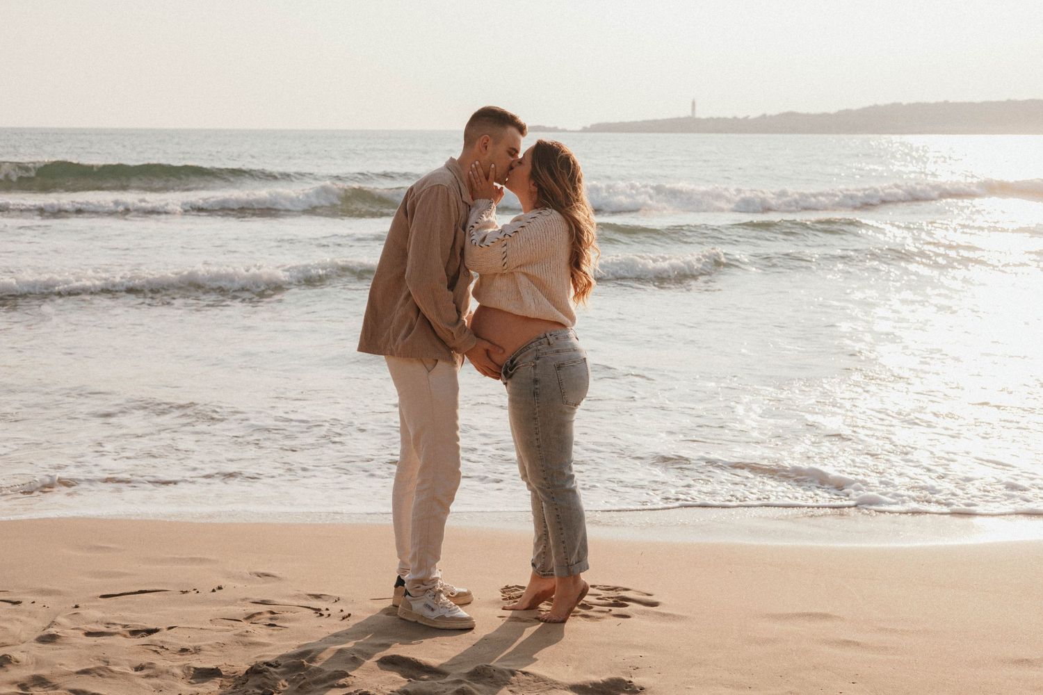 Photographe grossesse Marignane, shooting grossesse en extérieur dans les Bouches-du-Rhône en Provence PACA