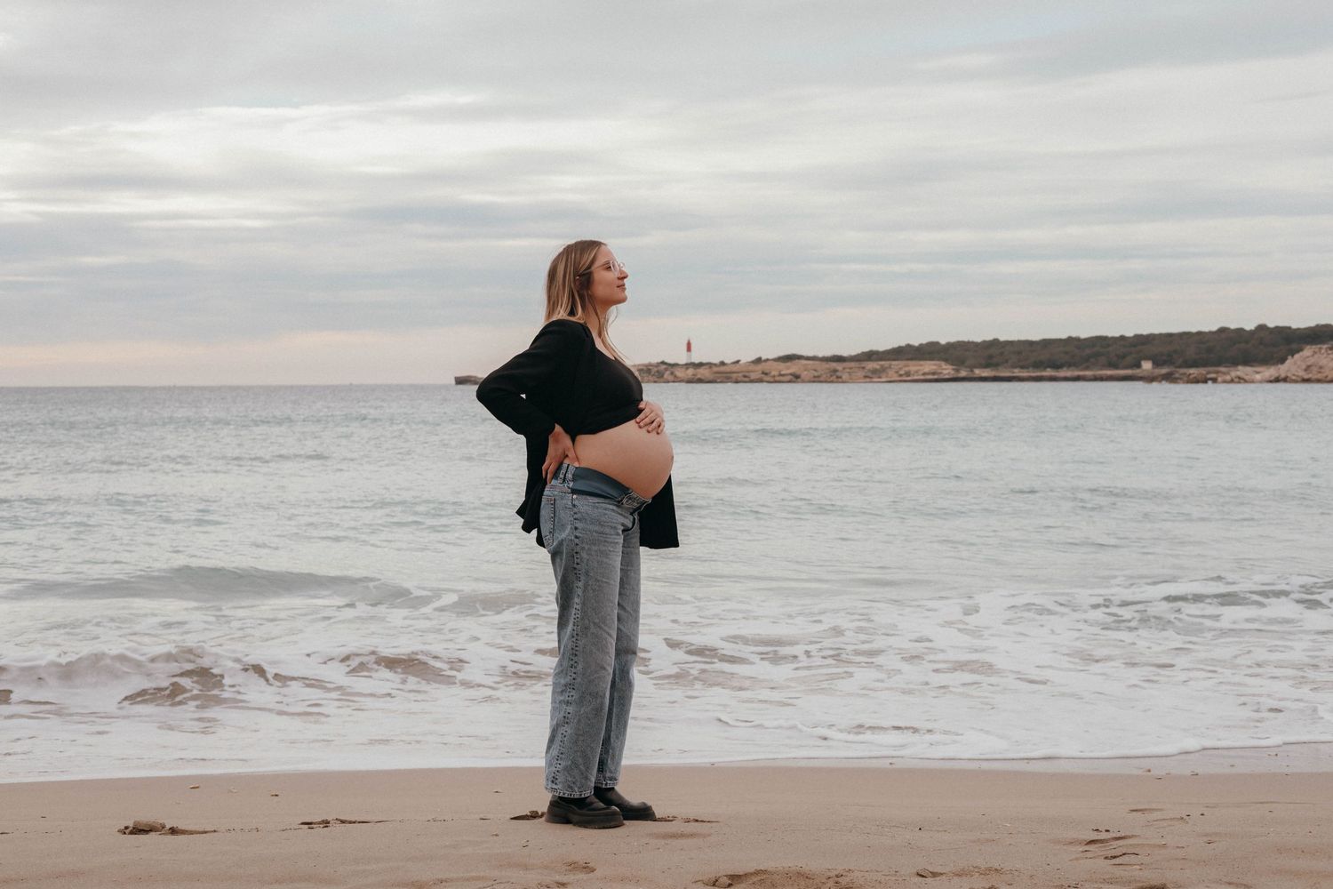 Photographe grossesse Marignane, shooting grossesse en extérieur dans les Bouches-du-Rhône en Provence PACA