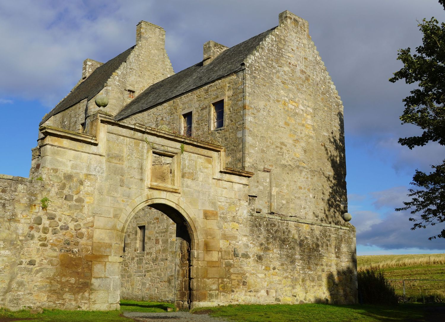 Midhope Castle
Outland
larkindm photography
Donna Larkin Photographer Central Valley