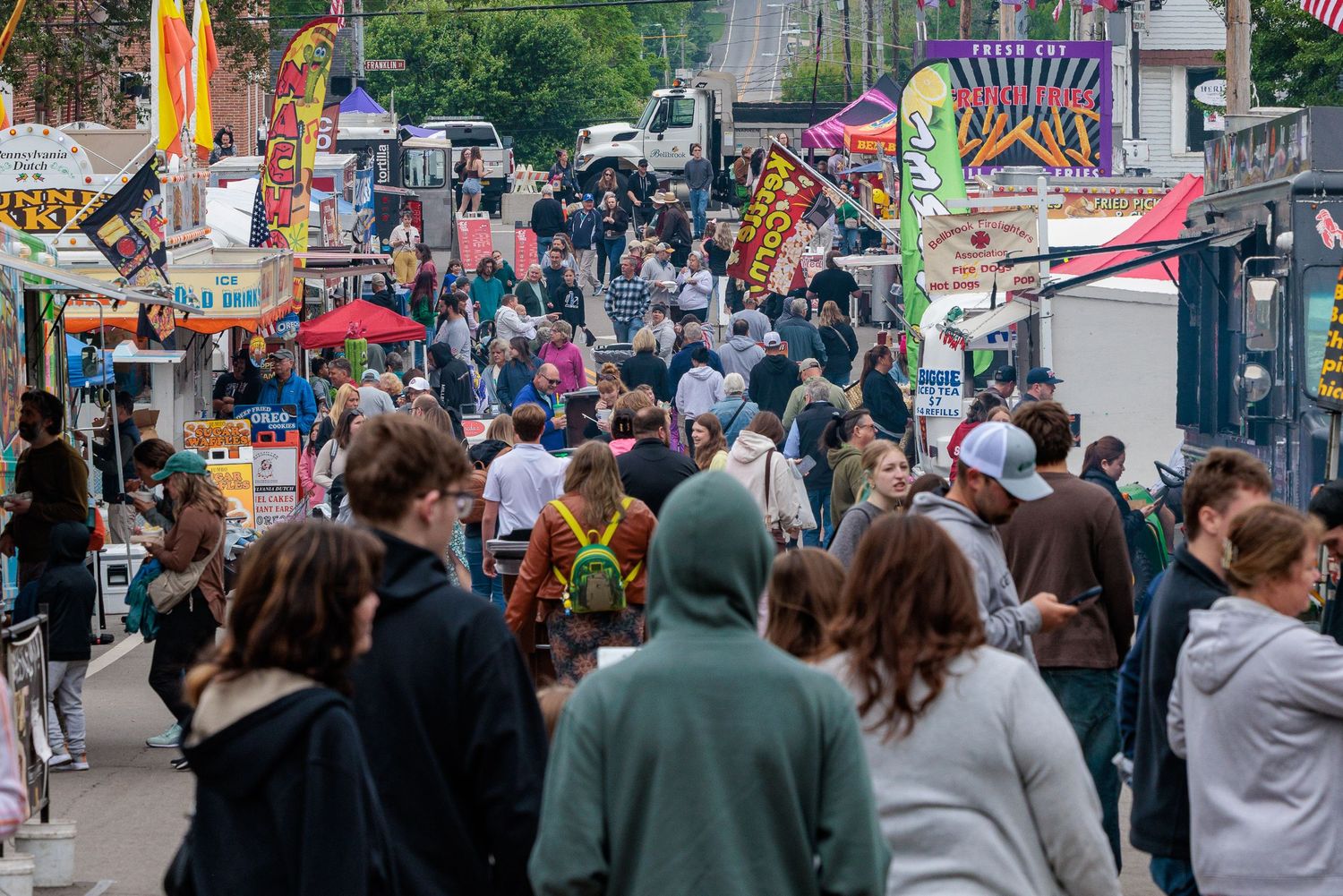 Packed vendor street at the Sugar Maple Festival in Bellbrook Ohio