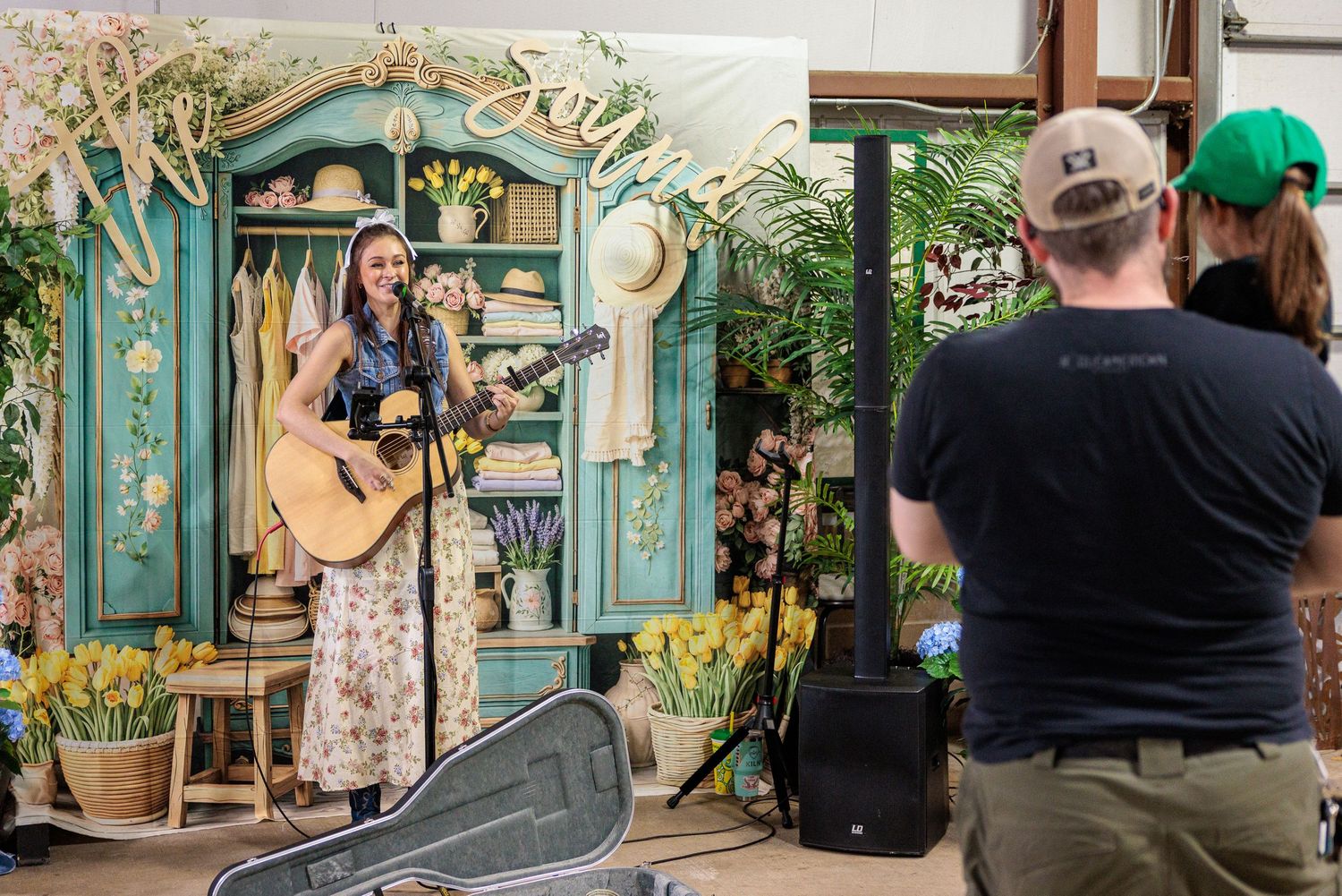 Live musician performing at Vintage Market Days Greene County Ohio