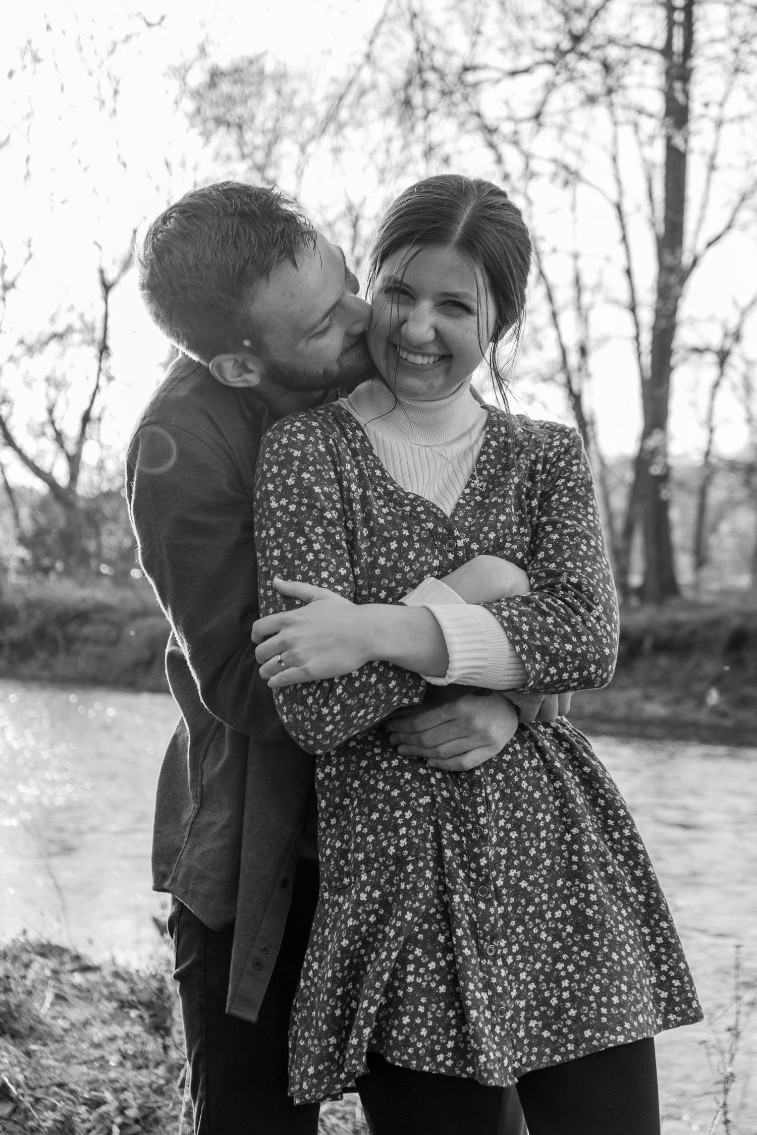 ©AnnaVonRiesenPhotography Engagement Portraits | Image of a couple holding eachother and smiling.