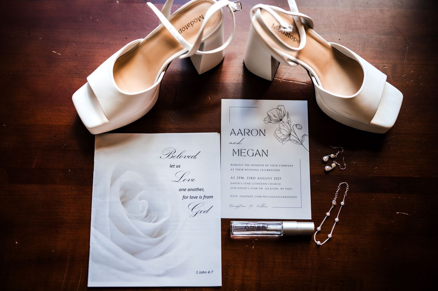 Kewaskum Luxury Wedding Photographer near Milwaukee, Sheboygan, Delafield, WI Luxury Wedding Albums and Cinematic film