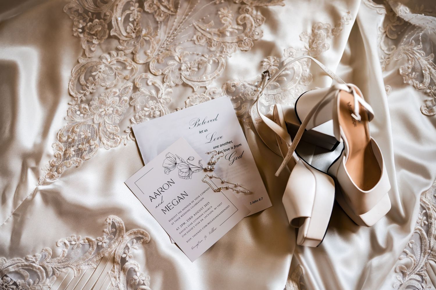 Kewaskum Luxury Wedding Photographer near Milwaukee, Sheboygan, Delafield, WI Luxury Wedding Albums and Cinematic film