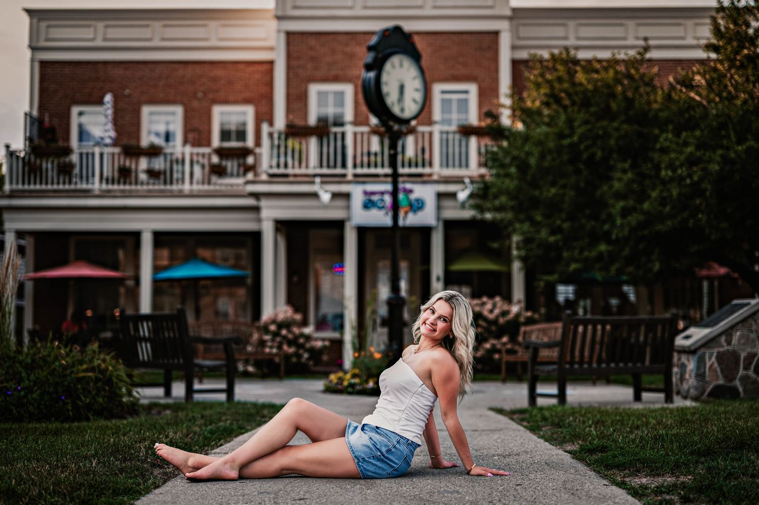 West Bend WI senior photographer outdoor portrait