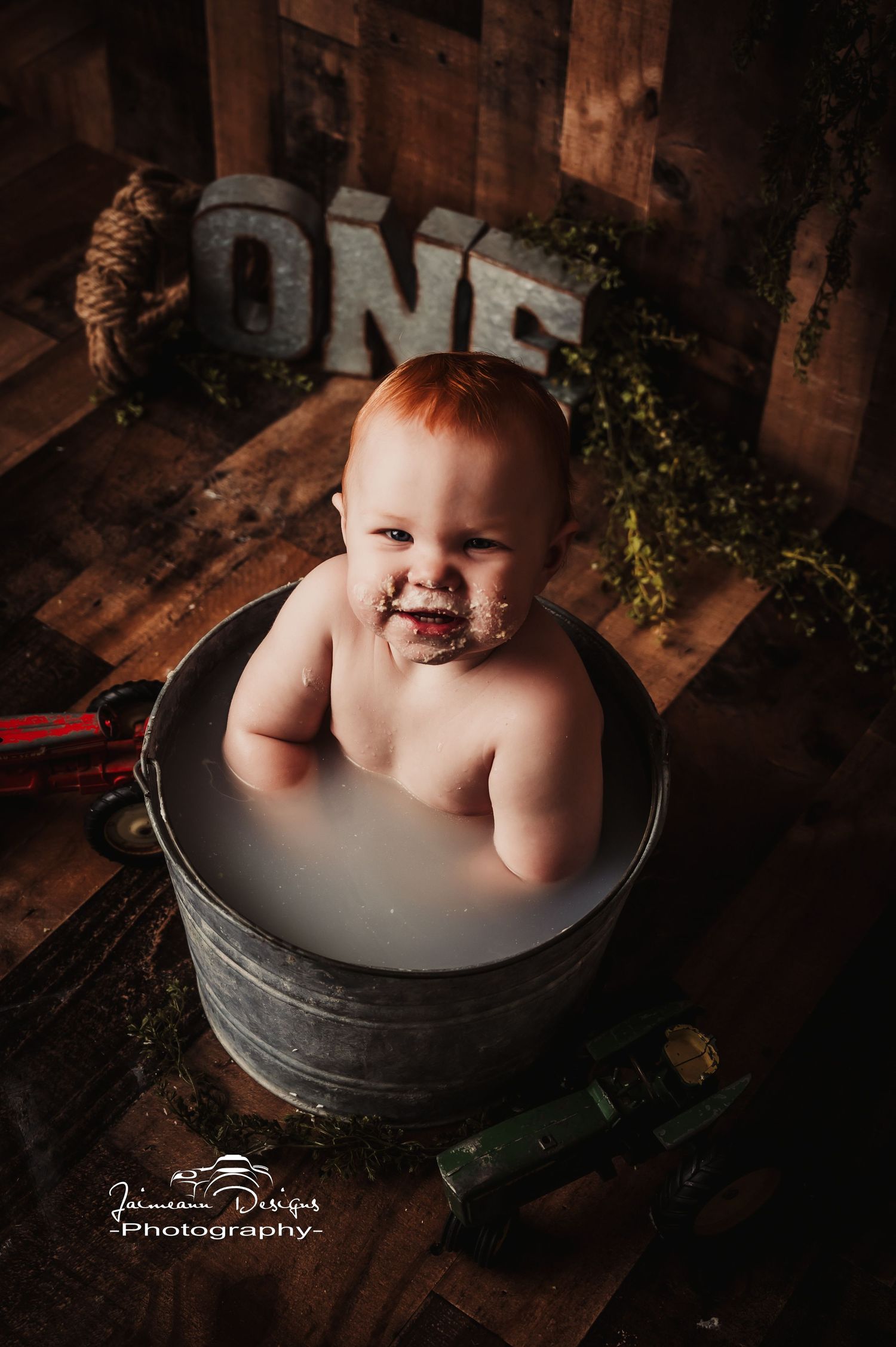Year One Smash and Splash Session in Kewaskum, WI studio with vintage country theme.