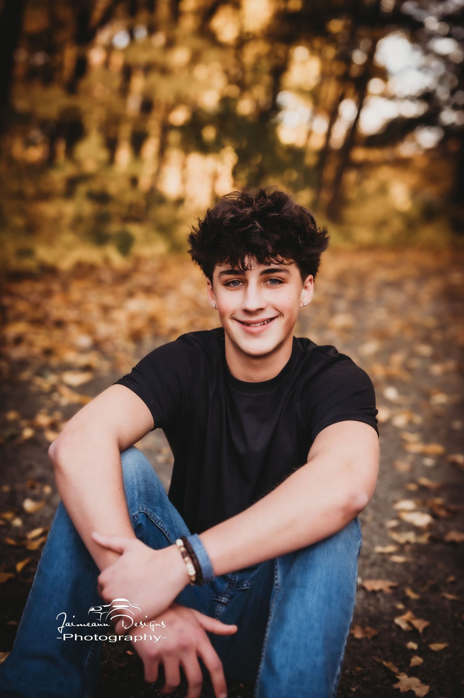 Casual outdoor portrait with natural autumn scenery and black t-shirt.
