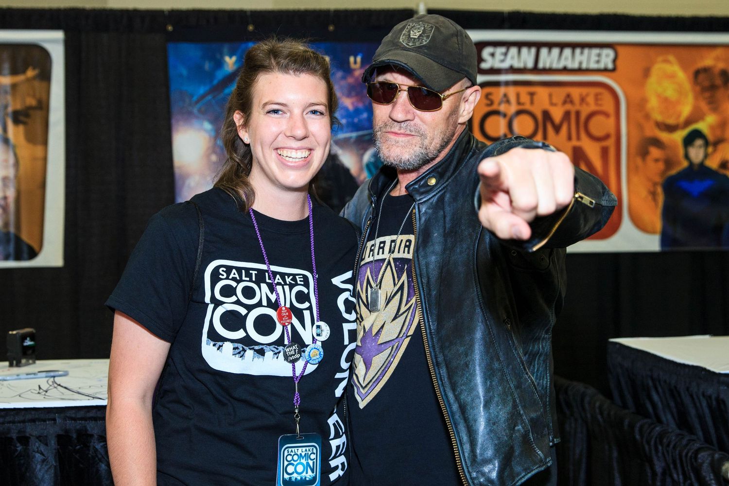 Michael Rooker poses with a guest at a convention