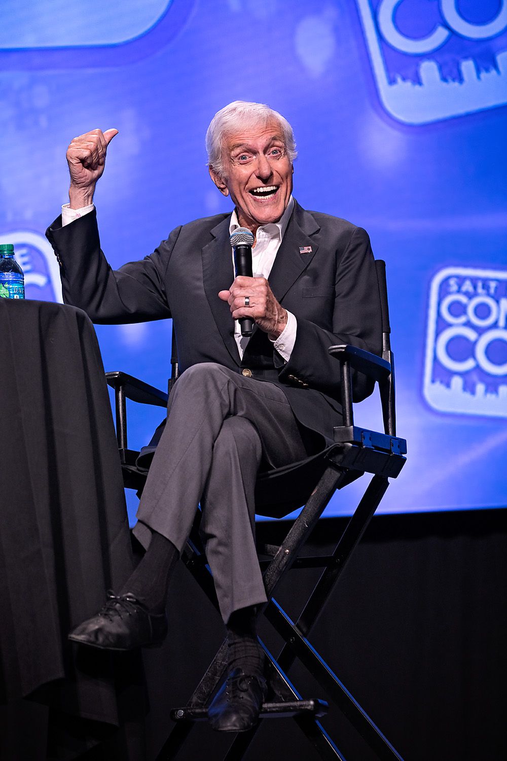 Dick Van Dyke speaking onstage at FanX convention