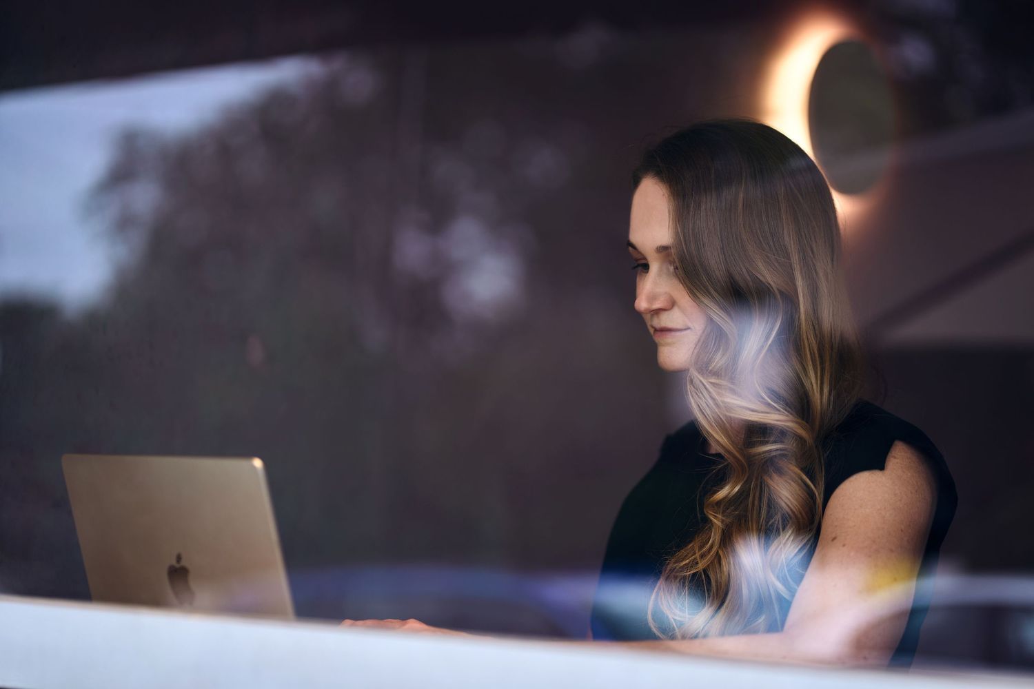 Personal branding photo showing a life coach working on a laptop in a cafe in a lifestyle photo series in sydney by Studio TingTing.