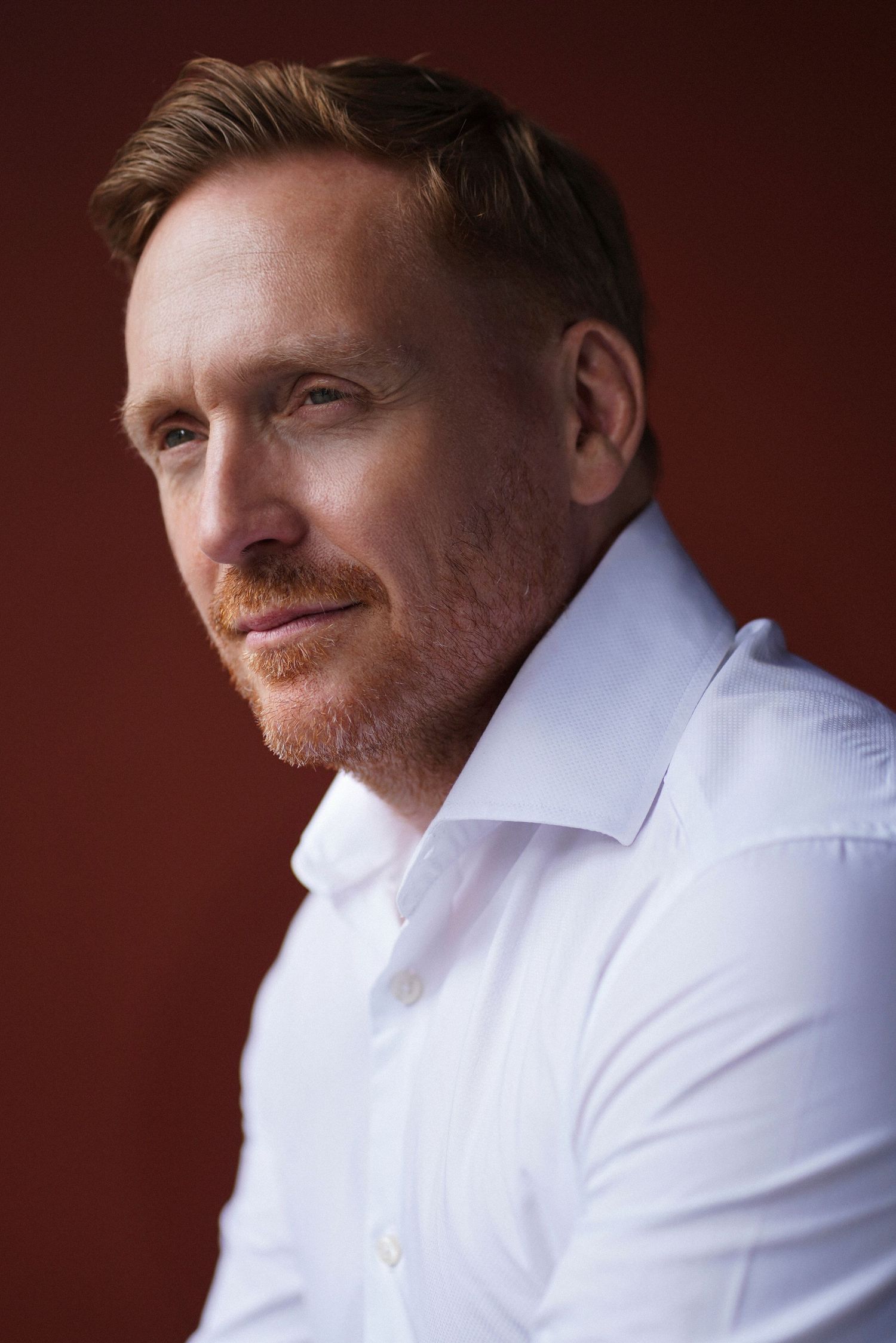 Portrait of a sydney executive posing for headshot in sydney by Studio TingTing.