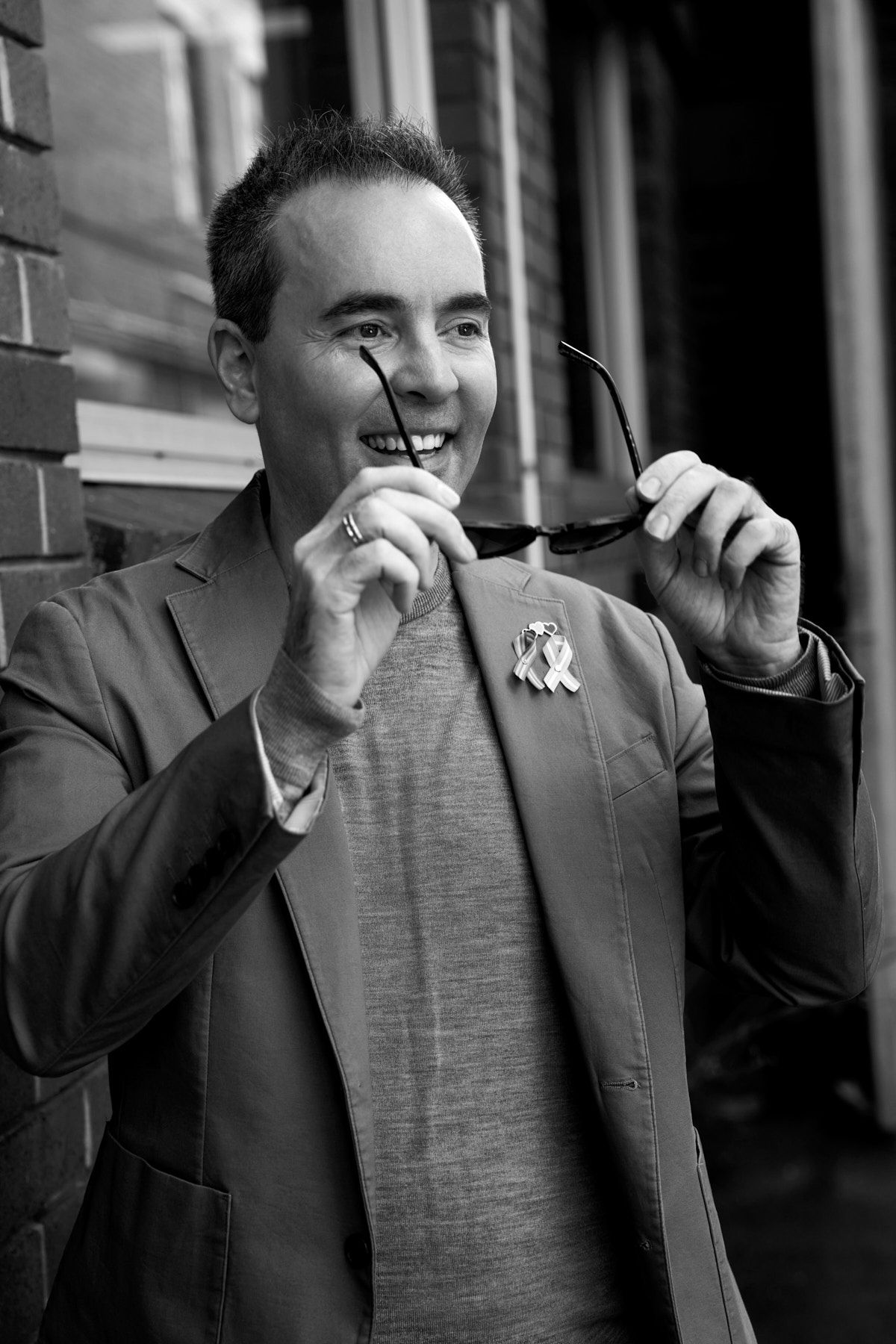 Lifestyle branding photos for mental health coach in black and white. Shot outdoor in Sydney by Studio TingTing.