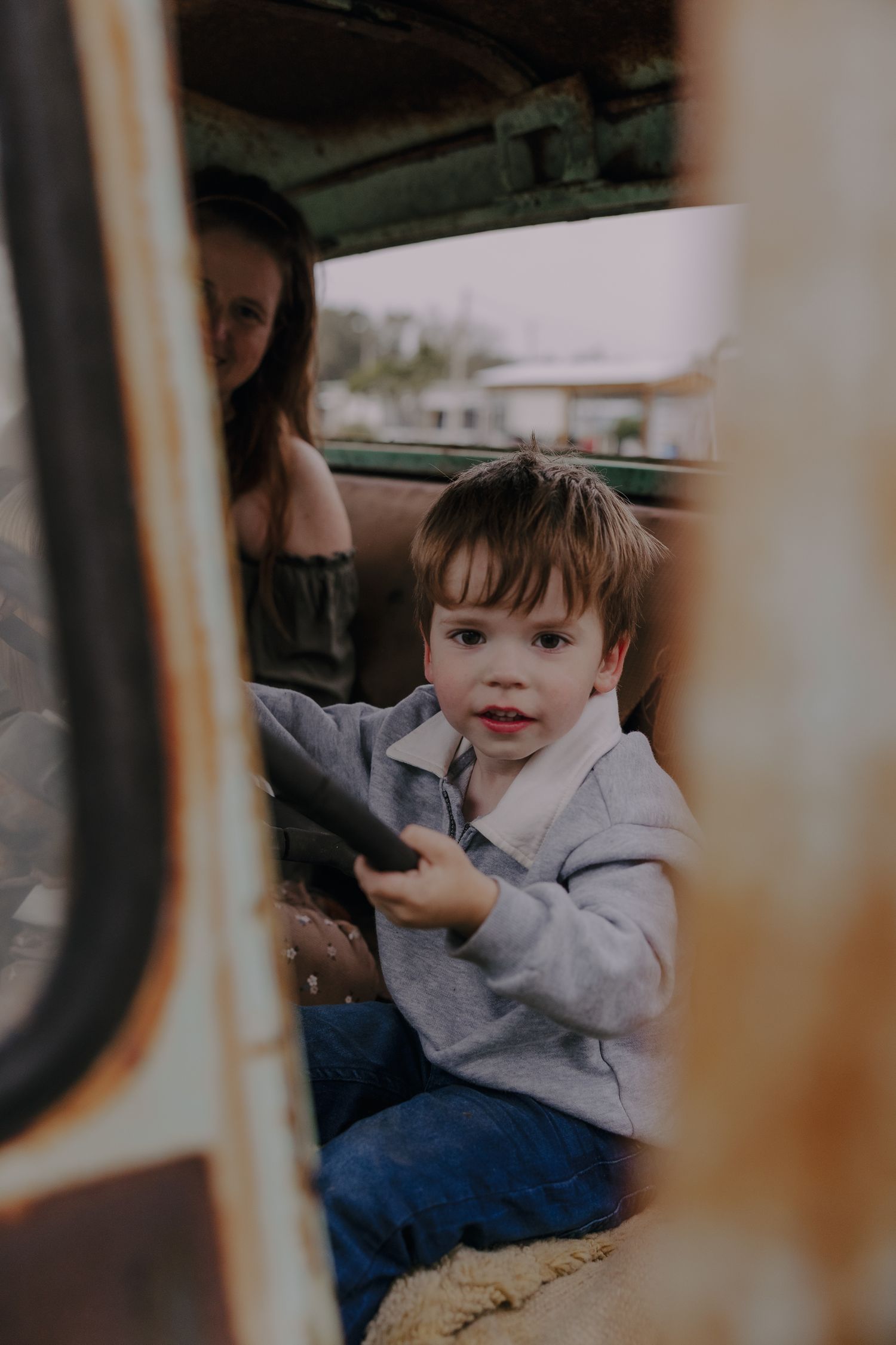 extended family session at Lakeland homestead