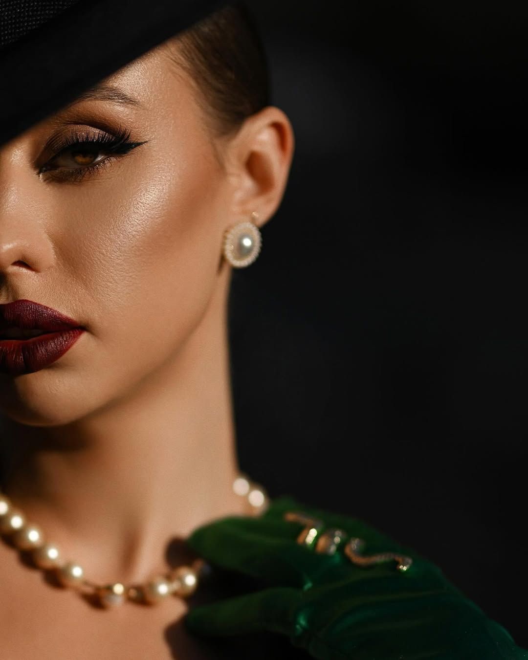 An editorial portrait featuring flawless professional makeup and styling by a stylist for a luxury photo session in Valencia.