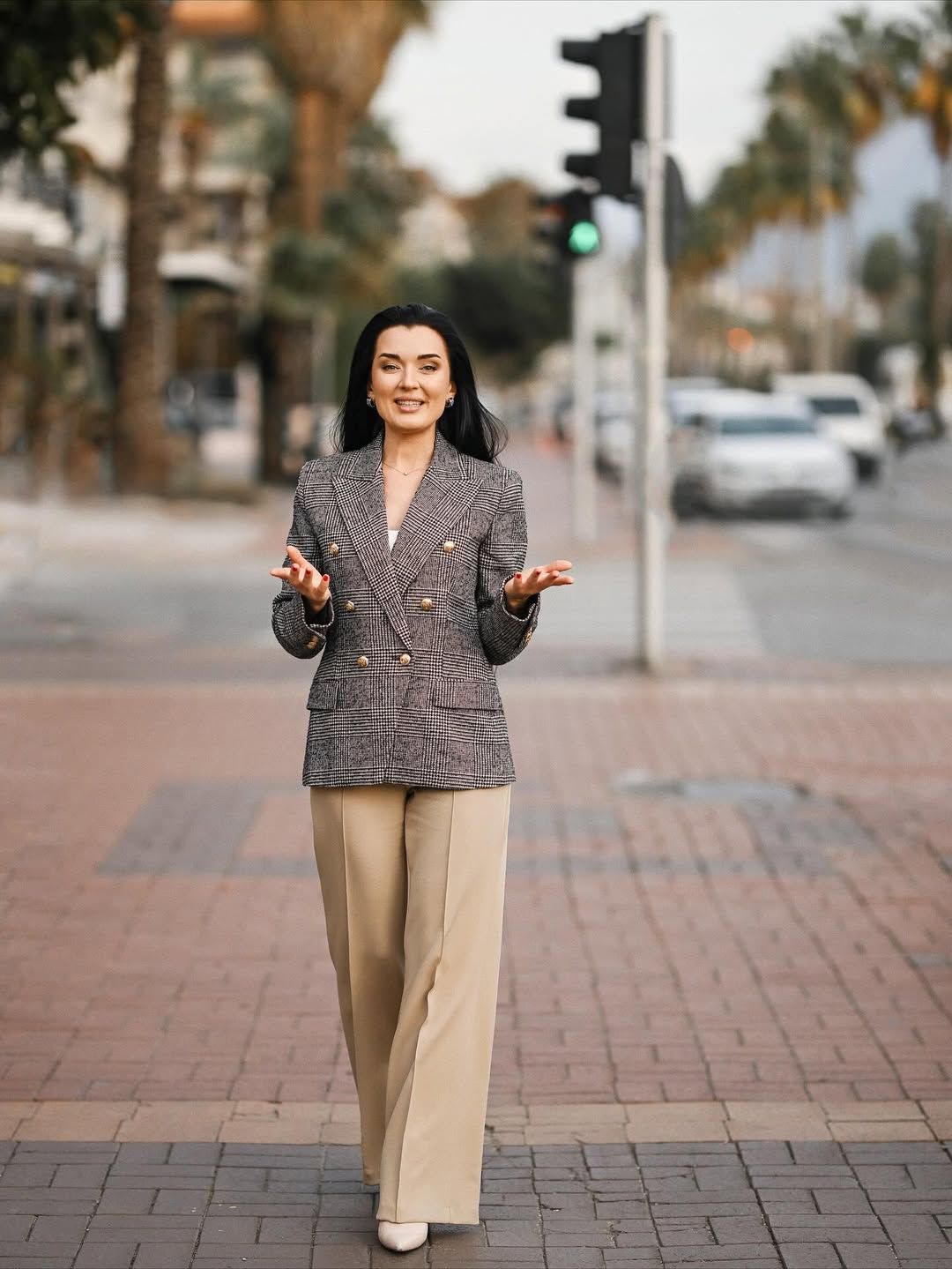 An online educator leading a session on a city street, showcasing authority and a dynamic professional presence.