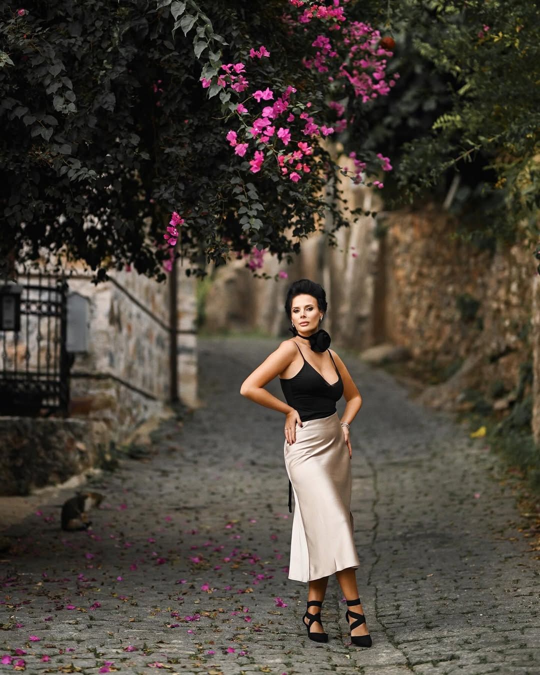 A styled model standing on a cobblestone path during a premium all-inclusive styling and photography session in Valencia.