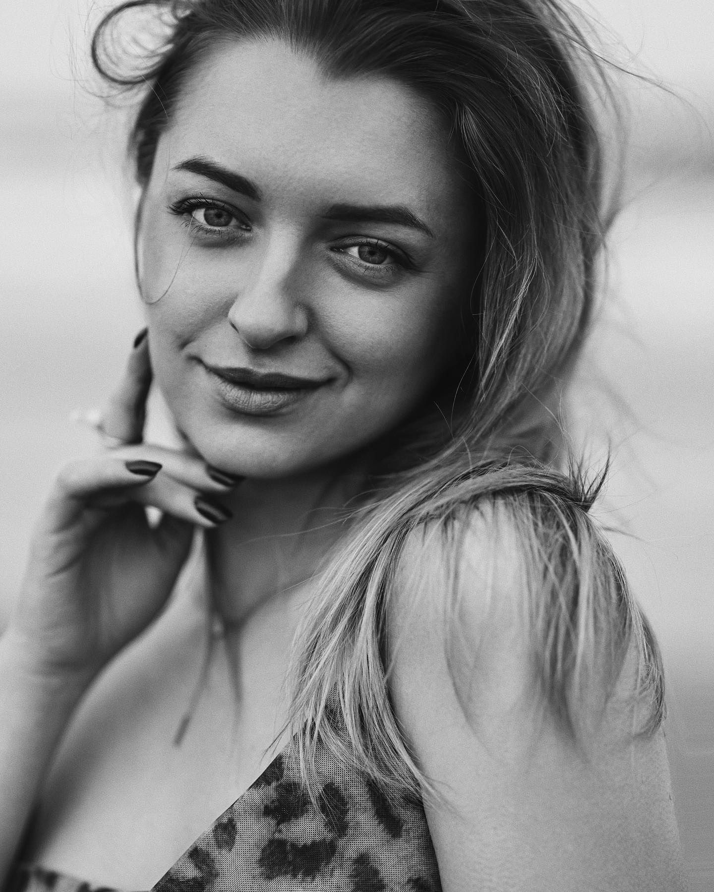Intimate black and white close-up portrait of a woman looking at the camera during a portrait session in Alicante.