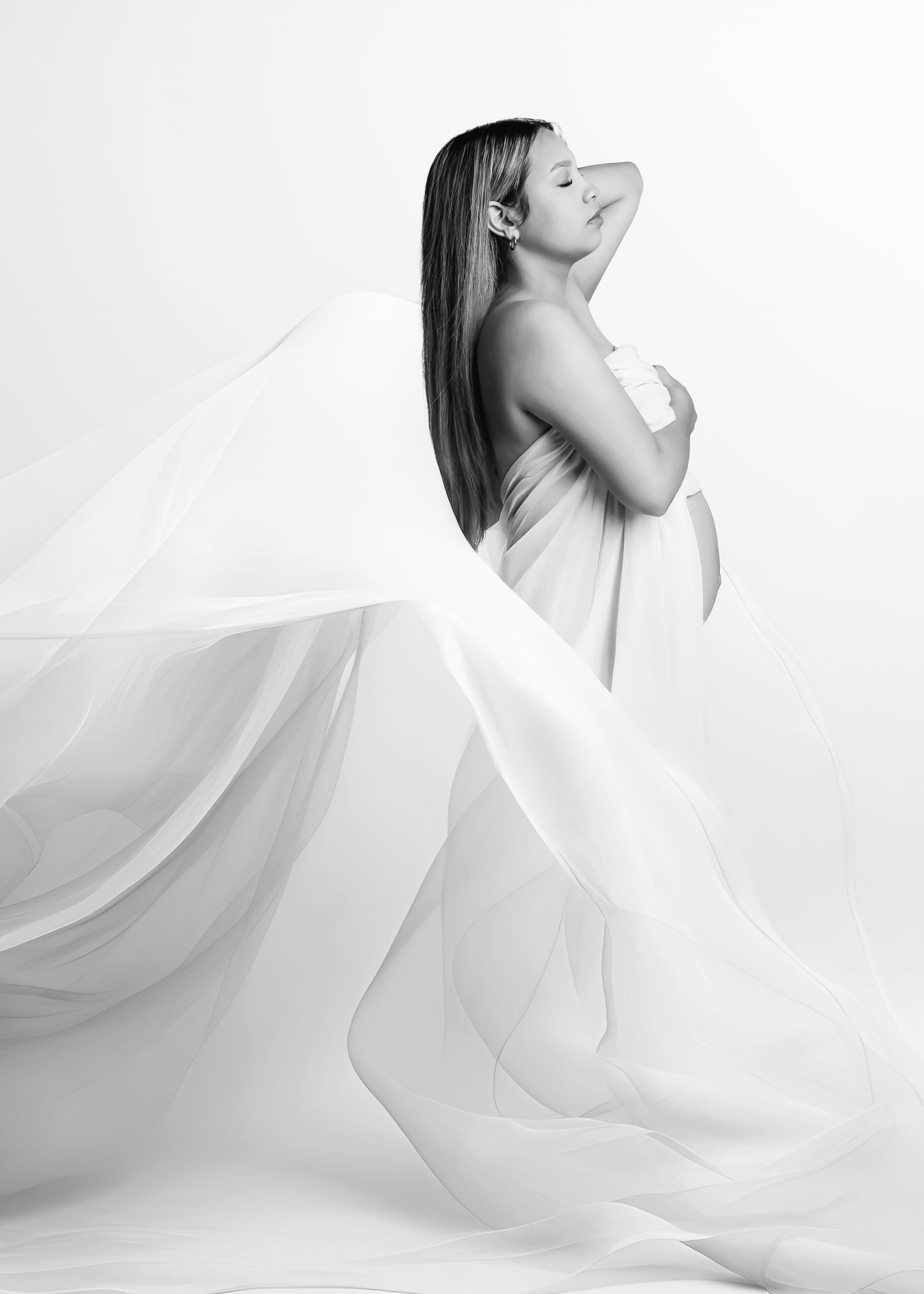 elegant classic timeless maternity photo session