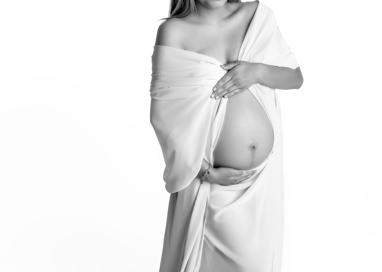 Outdoor and Indoor Lifestyle Storytelling maternity sessions