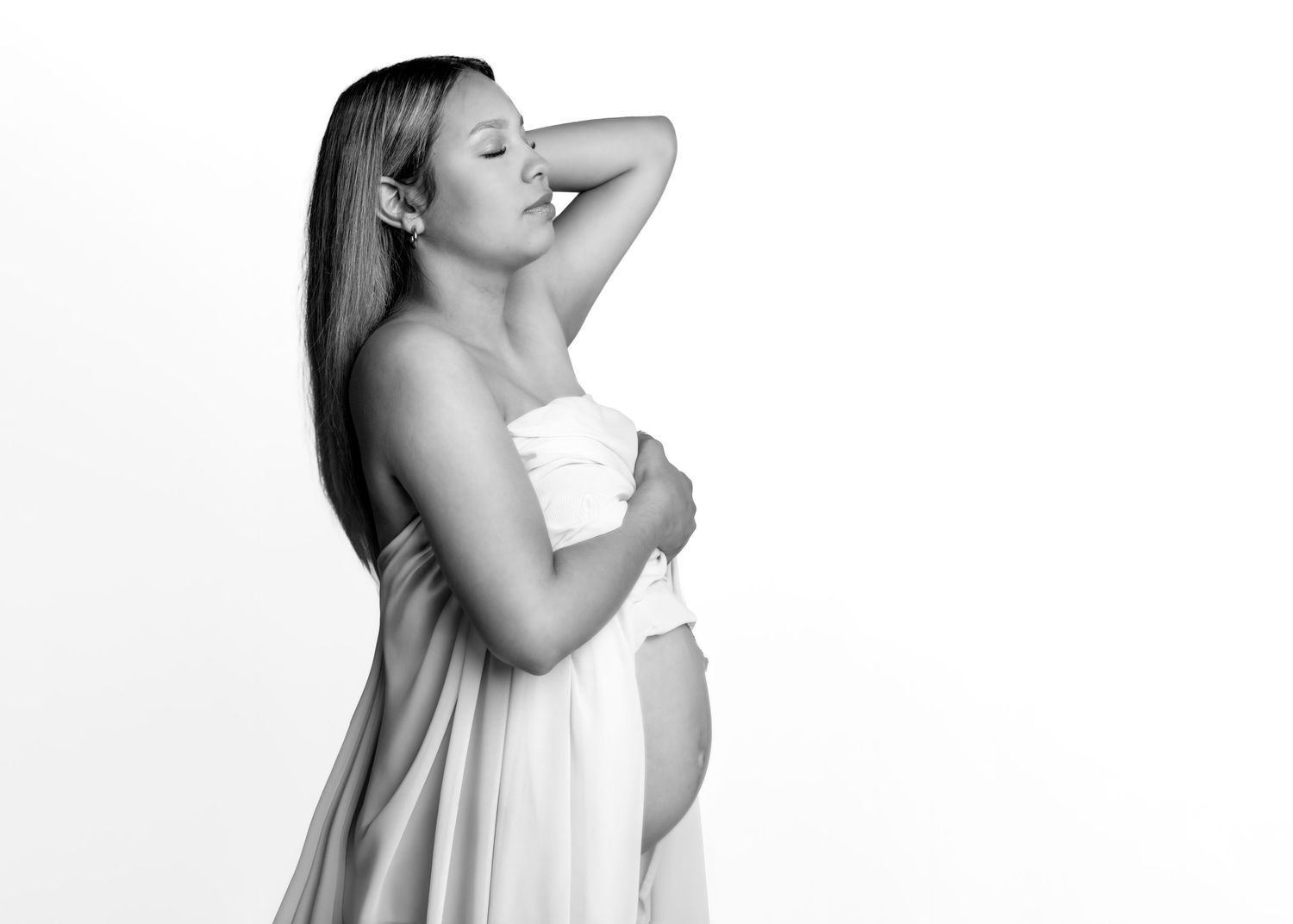 elegant classic timeless maternity photo session