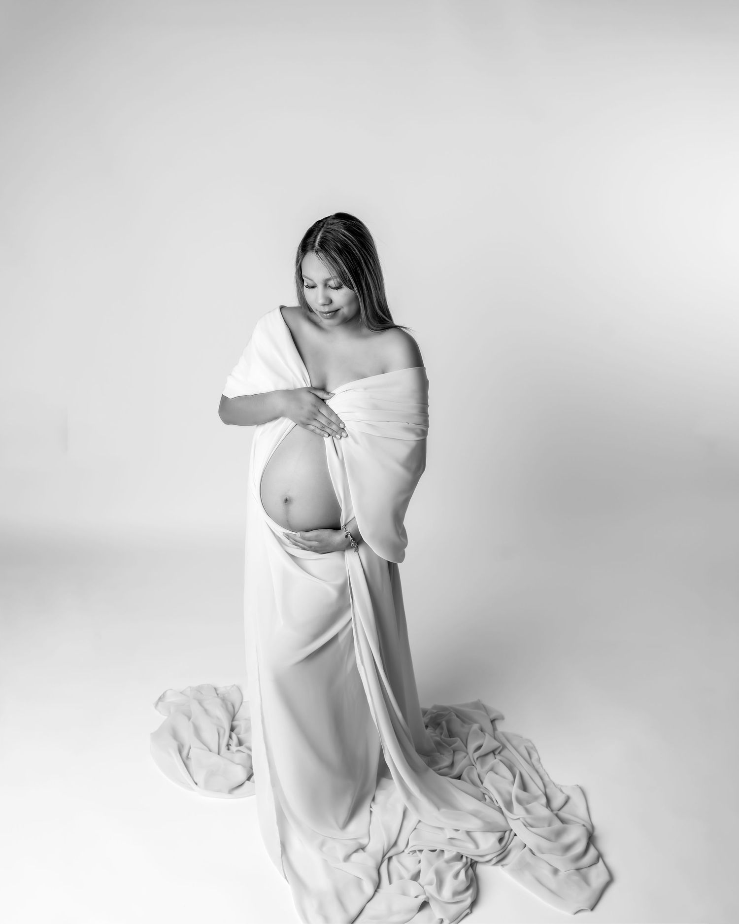 elegant classic timeless maternity photo session