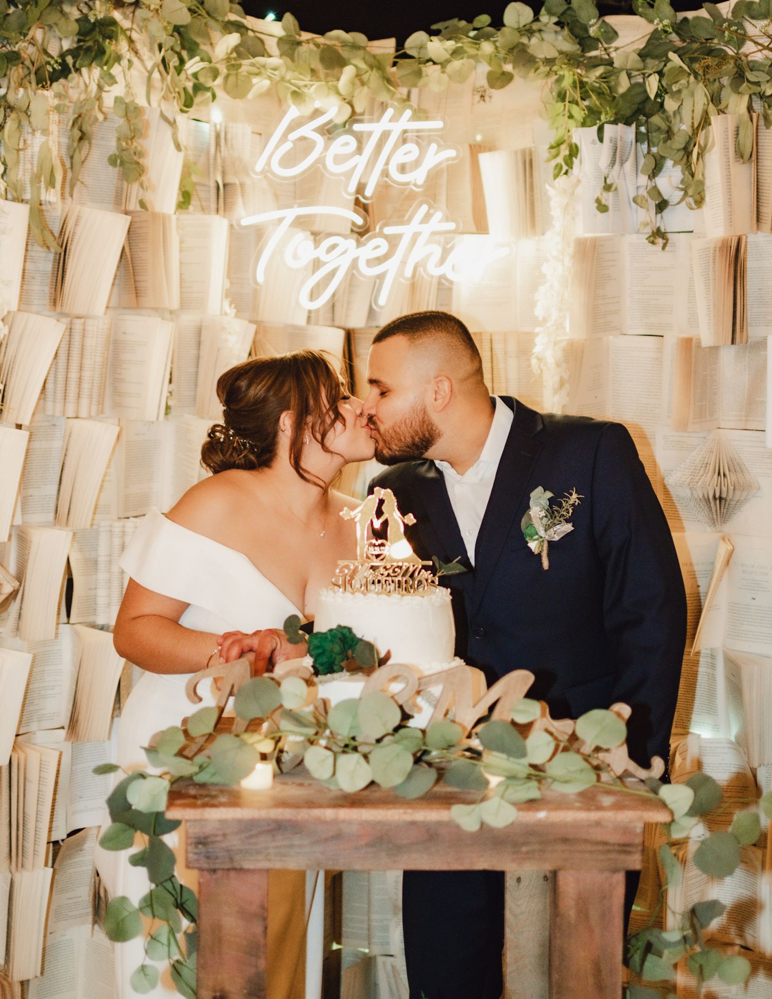 Beautifully decorated dessert table at Arizona wedding reception
