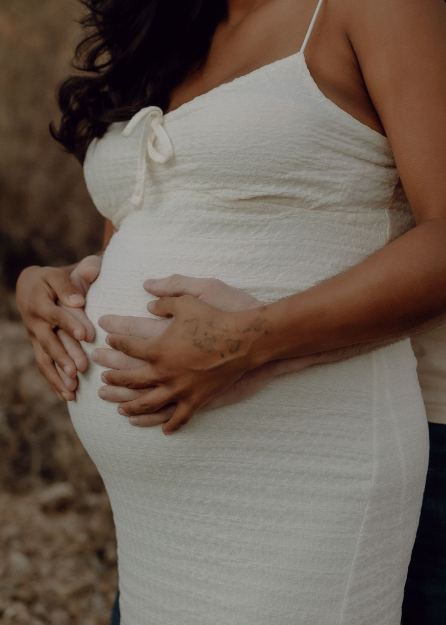 Arizona maternity photography — glowing mom-to-be in scenic outdoor setting, gates pass Tucson
