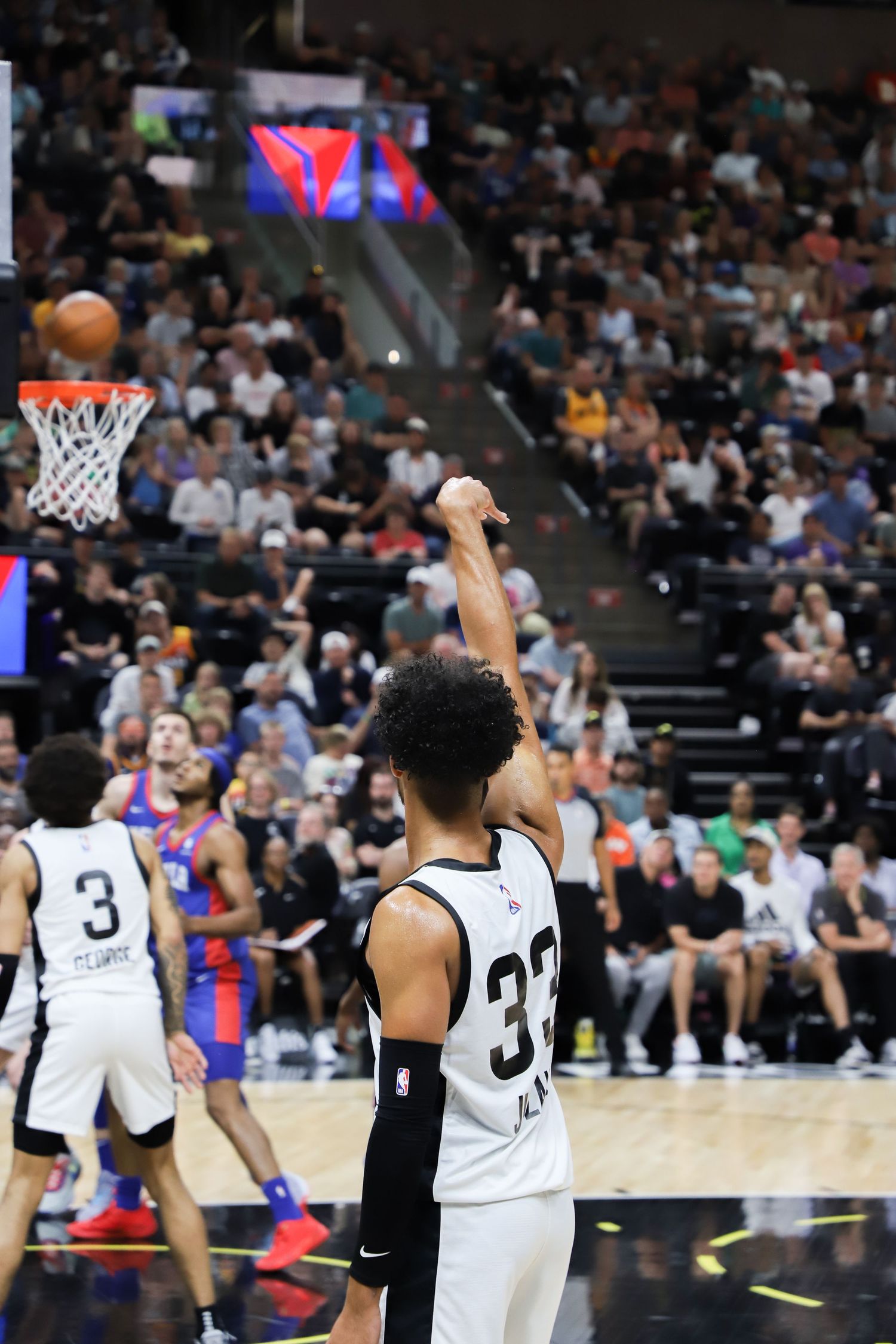 San Antonio Spurs player #33 celebrating a basket during an NBA Summer League game.