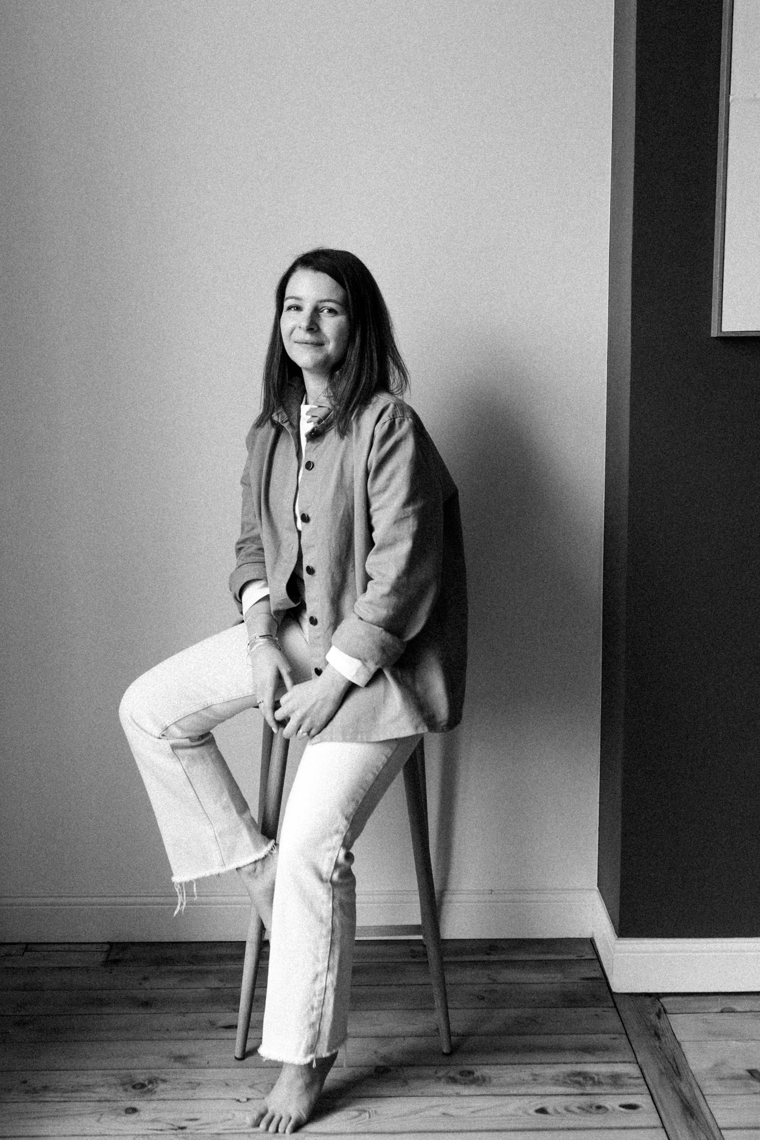 Portrait professionnel d’architecte d’intérieur à Lille, photographie pour entrepreneure et créatrice indépendante.