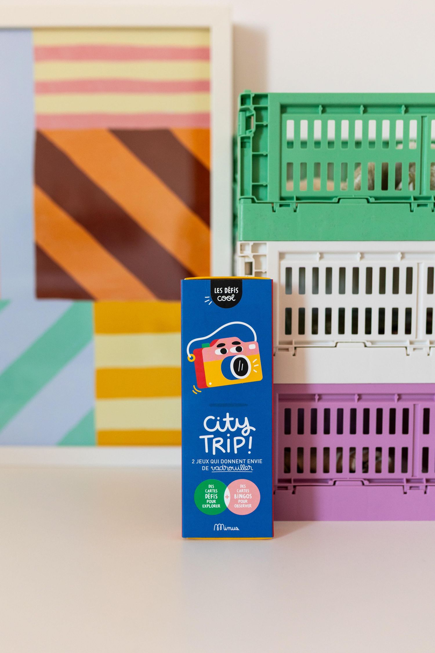Shooting produit pour Minus Éditions, jeu City Trip mis en scène dans un univers coloré et graphique, création de contenus visuels