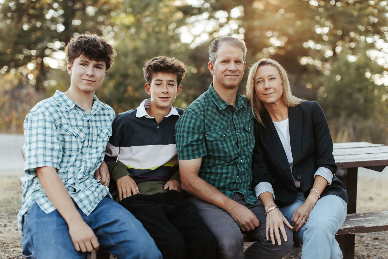 Family photoshoot outdoors in Boise